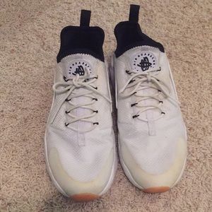 Nike white hurraches